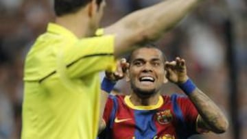 Alves: "Lo de los árbitros es una guerra perdida"