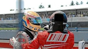 <b>EL ÚLTIMO. </b>Hamilton se llevó por delante a Kimi en Canadá.