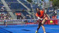 Gemma Triay defendiendo una pelota.