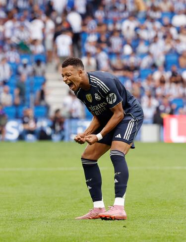 El delantero francés está impresionante, lo mismo remata que hace una jugada tan deliciosa para los aficionados y la corona con una asistencia. Merece la pena pagar una entrada por verle jugar.