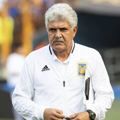 Ricardo Ferretti: La cancha de Rayados es un cochinero