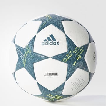 Adidas presenta el balón que rodará en la Champions League