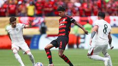 Pulgar se rodea de estrellas