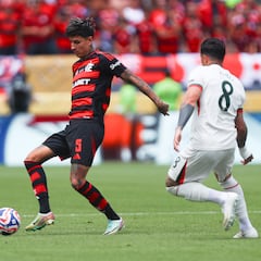 Pulgar se rodea de estrellas