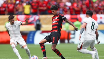 Pulgar se rodea de estrellas