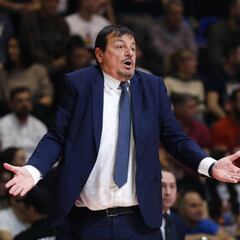 Ergin Ataman, hospitalizado por neumonía