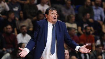 BELGRADE, SERBIA - MARCH 08: Head Coach Ergin Ataman of Anadolu Efes Istanbul reacts during the 2022/2023 Turkish Airlines EuroLeague match between Crvena Zvezda mts Belgrade and Anadolu Efes Istanbul at Aleksandar Nikolic Hall on March 8, 2023 in Belgrade, Serbia. (Photo by Nikola Krstic/MB Media/Getty Images)