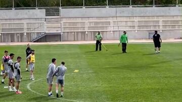 Tremendo disparo al ángulo en una de sus prácticas con el Rayo Vallecano.