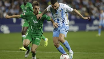 Javi Castro, del Racing, y Dioni, del Málaga.