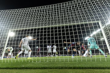 4-0. Córner que lanza Raphinha pasado, al segundo palo, Íñigo Martínez consigue rematar de cabeza para dejar el balón en el área pequeña y Robert Lewandowski remata, primero de cabeza y luego con el pie, el cuarto tanto en el minuto 50 de partido.