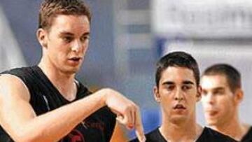 <b>AQUÍ Y AHORA.</B> Pau Gasol y Juan Carlos Navarro fueron dos de los jugadores españoles que pasaron ayer el control antidopaje por sorpresa.