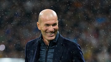 MADRID, SPAIN - OCTOBER 22: Former Real Madrid player and manager Zinedine Zidane looks on prior to the LaLiga Santander match between Real Madrid CF and Sevilla FC at Estadio Santiago Bernabeu on October 22, 2022 in Madrid, Spain. (Photo by Angel Martinez/Getty Images)