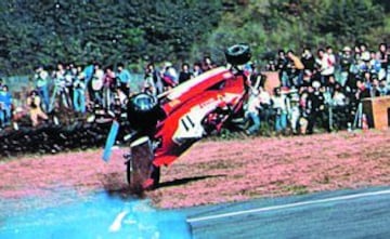 Fue un piloto valiente, que conducía al límite y héroe de los tifosi de Ferrari. Murió en Zolder durante el GP de Bélgica, en la tanda de clasificación. Chocó con Mass, su Ferrari voló y, tras un violento impacto, Gilles salió despedido faltalmente contra la vallas de protección. Nunca fue campeón, pero es una leyenda.