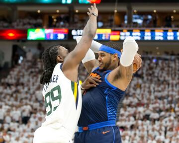 Jae Crowder y  Carmelo Anthony.
