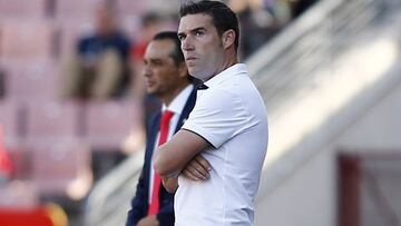 Carrión durante un partido mientras dirigía al Córdoba.