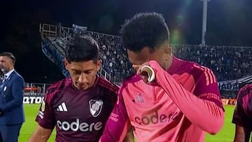 Miguel Borja sale lesionado en River Plate y llora al final.
