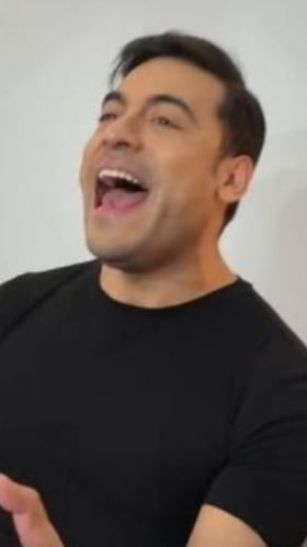 Carlos Rivera sorprende al cantar canción de Taylor Swift con mariachi y se vuelve viral