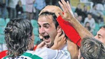 <b>DECISIVO. </b>Miguel, con sus dos goles, decantó la balanza en favor de los franjiverdes.