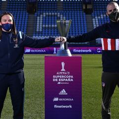 María Pry aumenta su leyenda como pionera en los banquillos