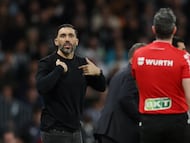 Soccer Football - LaLiga - Real Madrid v Elche - Santiago Bernabeu, Madrid, Spain - March 14, 2026 Elche coach Eder Sarabia reacts REUTERS/Violeta Santos Moura