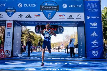 La maratón de Madrid ha vuelto con la Rock ‘n’ Roll Madrid Maratón. El etíope Godana Gemeda y la keniana Siranesh Yirga han sido los ganadores de la prueba. 