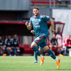 Santiago Giménez no saldrá del Feyenoord en este mercado