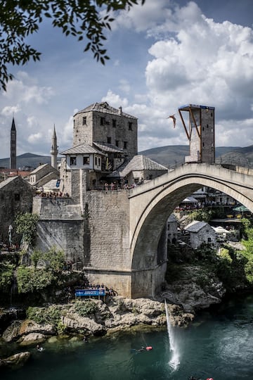 Kris Kolanus desde la plataforma del puente Stari Most.