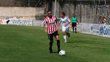 Moraza controla el bal&oacute;n en el debut del Athletic.