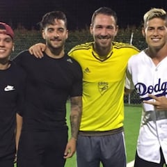 James Rodríguez juega una pachanga con Maluma