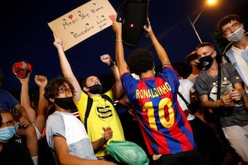 Barcelona fans protest outside the Camp Nou after captain Lionel Messi told Barcelona he wishes to leave the club immediately.