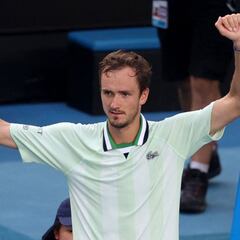 Medvedev resiste para verse en cuartos con Auger-Aliassime