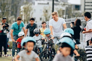 Egan Bernal Christopher Froome, Romain Bardet y Primoz Roglic disfrutaron la jornada de media day en el Criterium de Saitama donde corren este domingo.