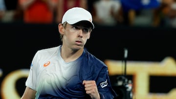 Tennis - Australian Open - Melbourne Park, Melbourne, Australia - January 20, 2025 Australia's Alex de Minaur celebrates after winning his fourth round match against Alex Michelsen of the U.S. REUTERS/Kim Kyung-Hoon