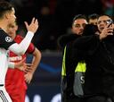 Cristiano, acosado por un hincha al final del Leverkusen-Juventus