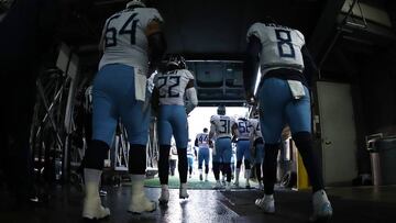 EAST RUTHERFORD, NEW JERSEY - DECEMBER 16: Josh Kline #64 and Marcus Mariota #8 of the Tennessee Titans join their team entering the field against the New York Giants during their game at MetLife Stadium on December 16, 2018 in East Rutherford, New Jersey.   Al Bello/Getty Images/AFP
 == FOR NEWSPAPERS, INTERNET, TELCOS &amp; TELEVISION USE ONLY ==
