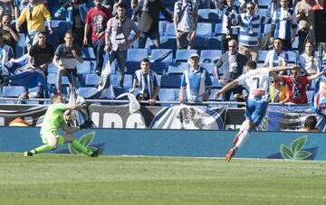 Espanyol 2-0 Atlético de Madrid | Melendo aguantó la pelota esperando el desmarque de su compañero, una vez que vio el espacio le puso el balón y Borja Iglesias terminó con un regate al portero en el área antes de materializar la ocasión.