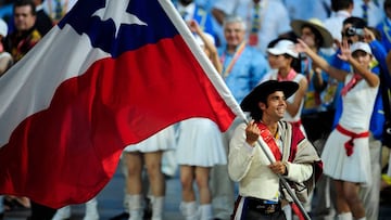 El 'bombardero de La Reina' fue el elegido para llevar la bandera nacional durante la ceremonia de apertura de Beijing 2008. En dichos juegos, González consiguió la medalla de plata y se convirtió en el chileno con más medallas olímpicas de la historia.