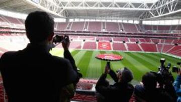 El c&eacute;sped del estadio del Galatasaray no est&aacute; nada bien.