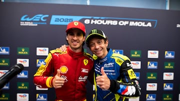 Antonio Giovinazzi y Valentino Rossi, en la rueda de prensa tras la clasificaci¨®n de ?mola.