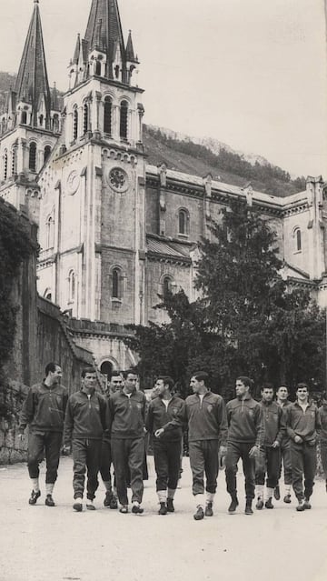 Imagen de una concentración del Sporting en Covadonga a finales de los 60.