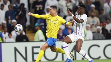 Al Ain (United Arab Emirates), 04/03/2024.- Cristiano Ronaldo (L) of Al-Nassr in action during the first leg quarter final of Asian Champions League between Al Ain and Al-Nassr in Al Ain, United Arab Emirates, 04 March 2024. (Liga de Campeones, Emiratos Árabes Unidos) EFE/EPA/ALI HAIDER
