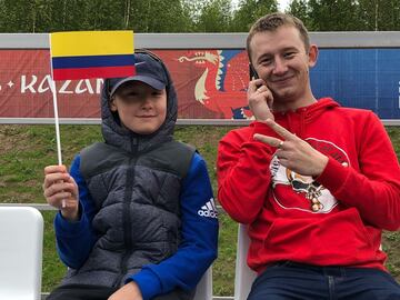 En su mayoría niños y familias rusas, junto a varios colombianos acompañaron a la Selección durante la práctica abierta al público este jueves en el estadio Sviyaga de Kazán. 