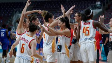 Las jugadoras de la Selecci&oacute;n celebran la victoria ante Gran Breta&ntilde;a.