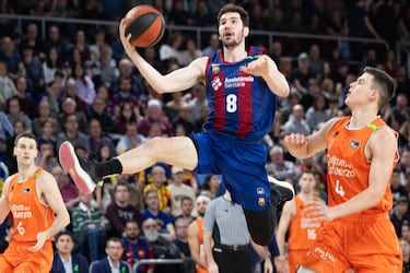 El Valencia resucita y asalta el Palau