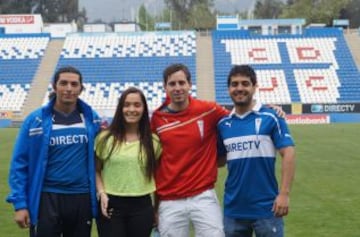 Los fanáticos pudieron entrar a la cancha de San Carlos.