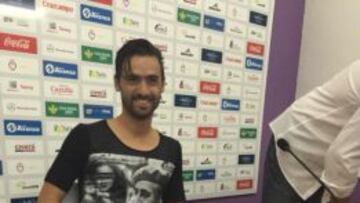 Silva se presenta con el Jaén con una camiseta de Franco