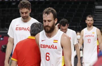 Tristeza en el último partido de Sergio Rodríguez con la camiseta de la Selección española tras caer en cuartos contra Estados Unidos en los Juegos Olímpicos de Tokio 2020.