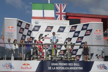 El nonacampe車n del mundo celebr車 con una camiseta de la Selecci車n de Argentina con el 10 de Maradona impreso a la espalda, su victoria en 2015 en el Circuito de R赤o Hondo, Argentina.