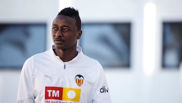 GRAFCVA1466. PATERNA (VALENCIA), 09/01/2026.- El Valencia presenta al delantero Umar Sadiq, de 28 años, como nuevo jugador del club de Mestalla tras alcanzar un acuerdo de traspaso con la Real Sociedad y firmar el nigeriano un contrato hasta 2028. EFE/Biel Aliño