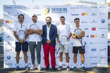 Robredo, segundo por la derecha, en la presentación de la Senior Masters Cup.